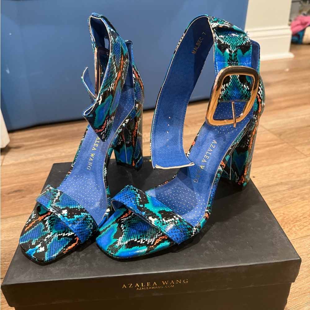 Akira Heels